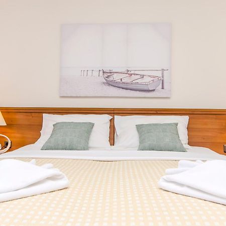 House Hotel Plava Laguna Tisno Exterior photo