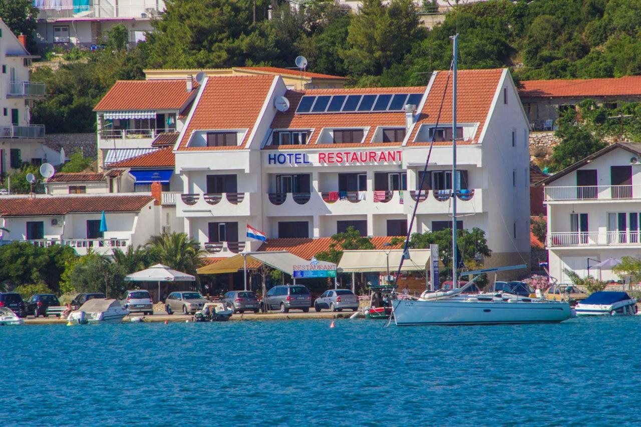 House Hotel Plava Laguna Tisno Exterior photo