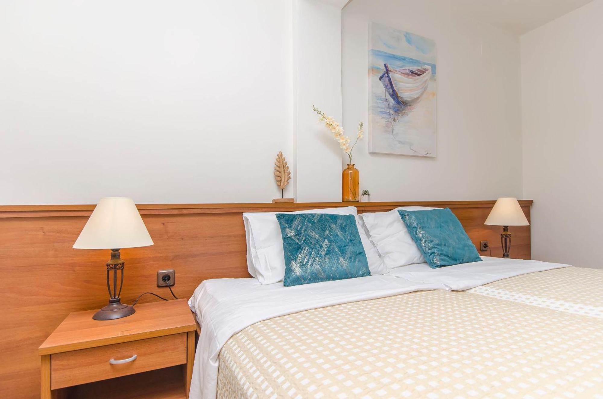 House Hotel Plava Laguna Tisno Exterior photo