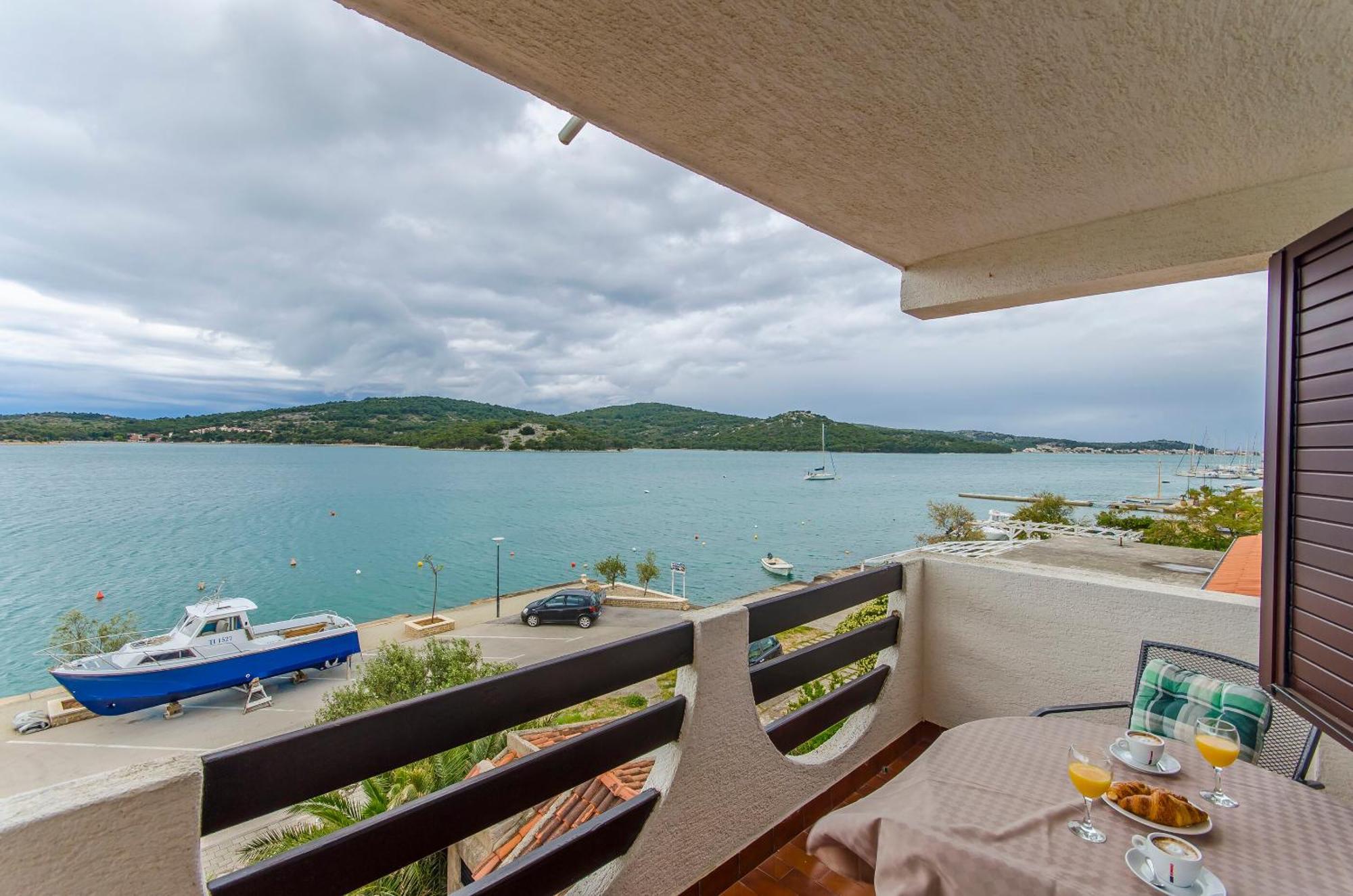 House Hotel Plava Laguna Tisno Room photo