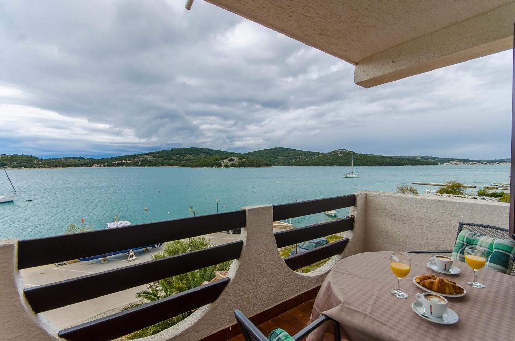 House Hotel Plava Laguna Tisno Room photo